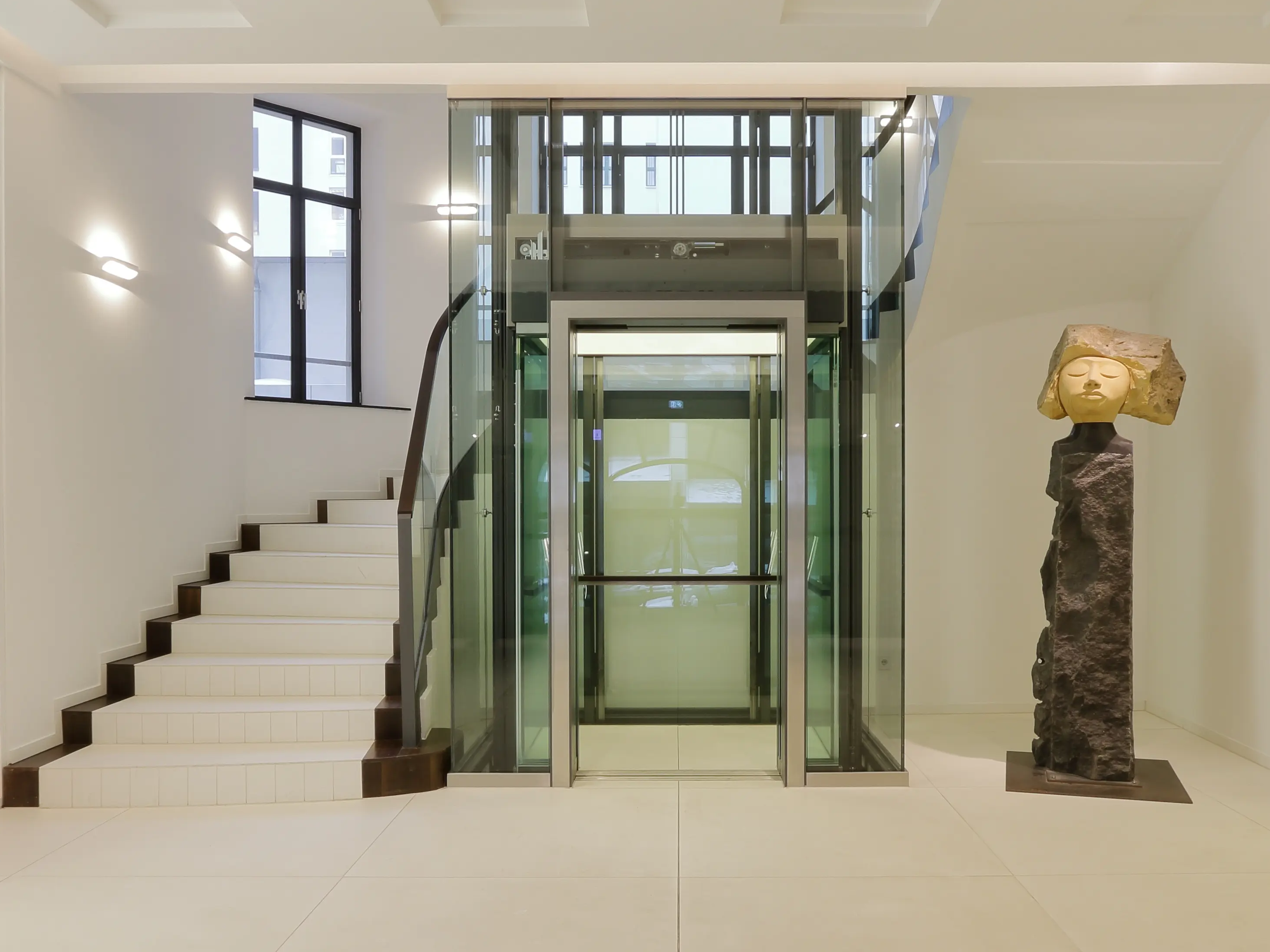 Glasaufzug Treppe